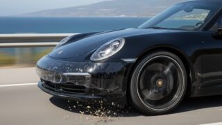 漆黒のボディを守る：黒・濃色車のオーナーがプロテクションフィルムを「必須」と呼ぶ物理的理由